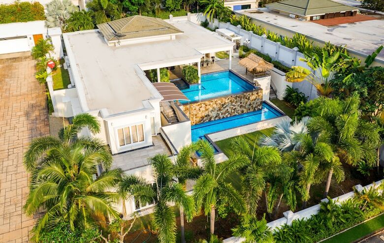 Stunning Luxury Golf And Pool Villas