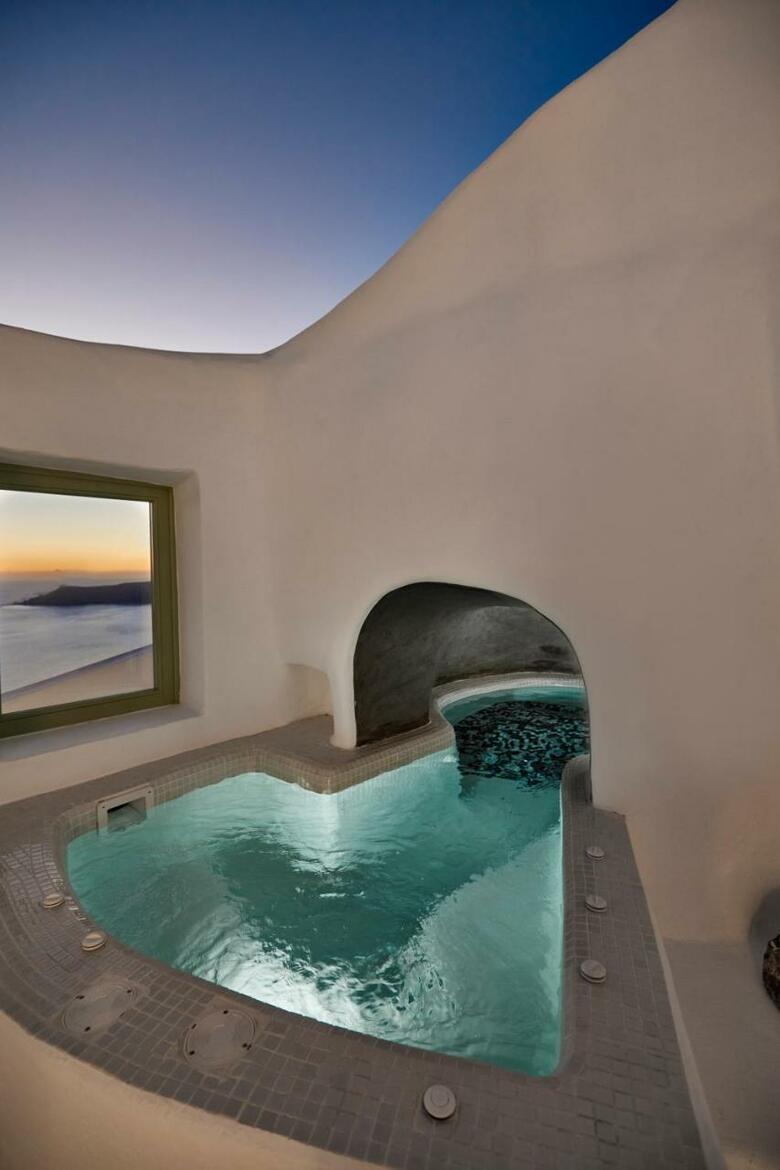 Gitsa Cliff Luxury Villa
