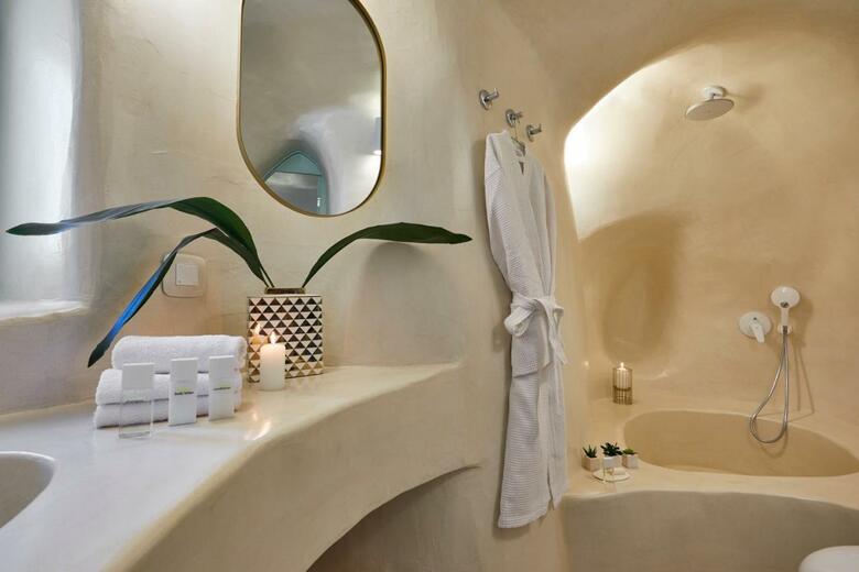 Gitsa Cliff Luxury Villa