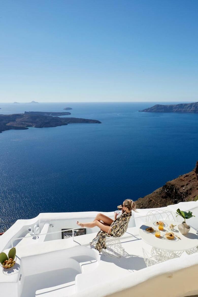 Gitsa Cliff Luxury Villa