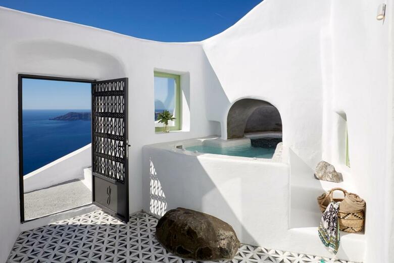 Gitsa Cliff Luxury Villa