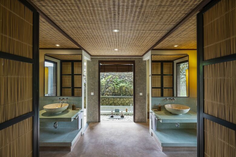 Bed & Breakfast Awan Biru Villas