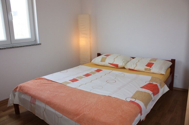 Apartments Miki Pag