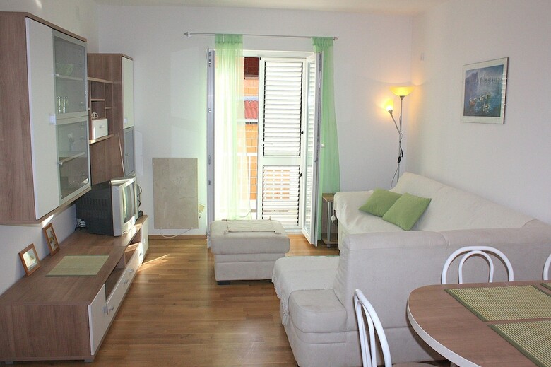 Apartments Miki Pag