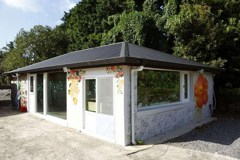 Hostal Bori Guesthouse - Hostel