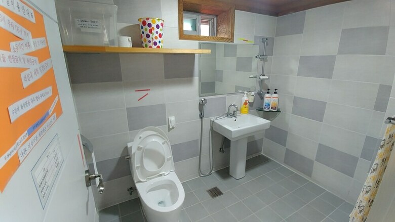 Hostal Bori Guesthouse - Hostel