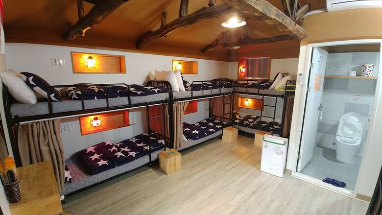 Hostal Bori Guesthouse - Hostel