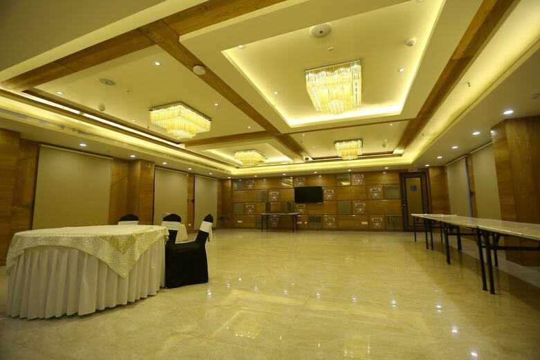 Hotel The Gurveer Royal