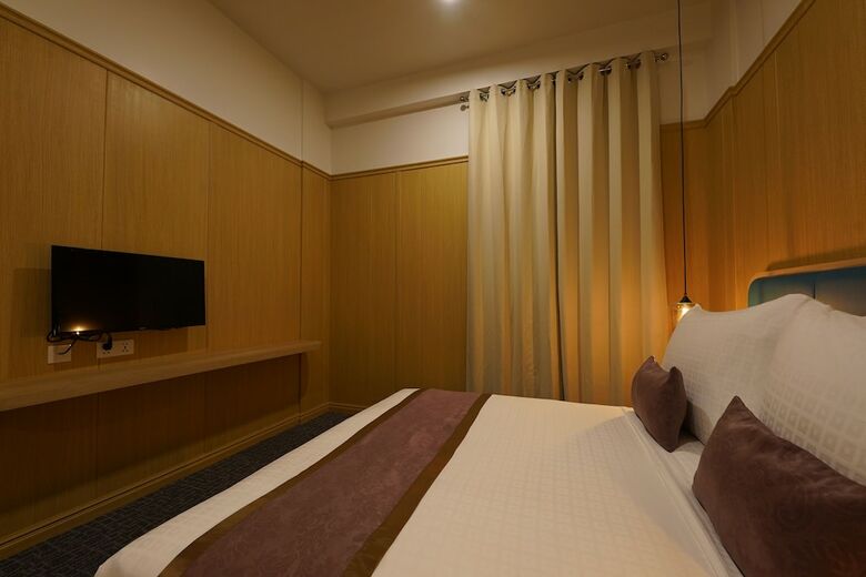 Hotel Holiday Palace