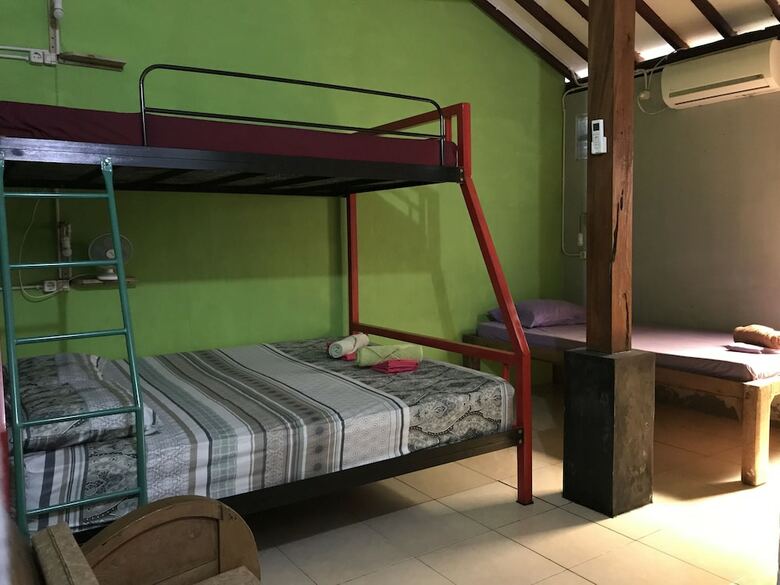 Hostal Arjuna Garden Homestay - Hostel