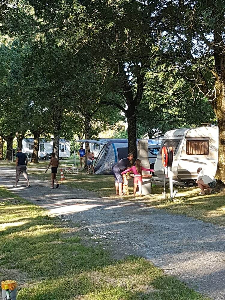 Camping La Cl� Des Champs
