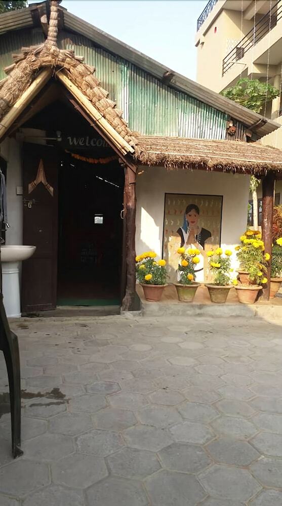 Hotel Sauraha Boutique Resort