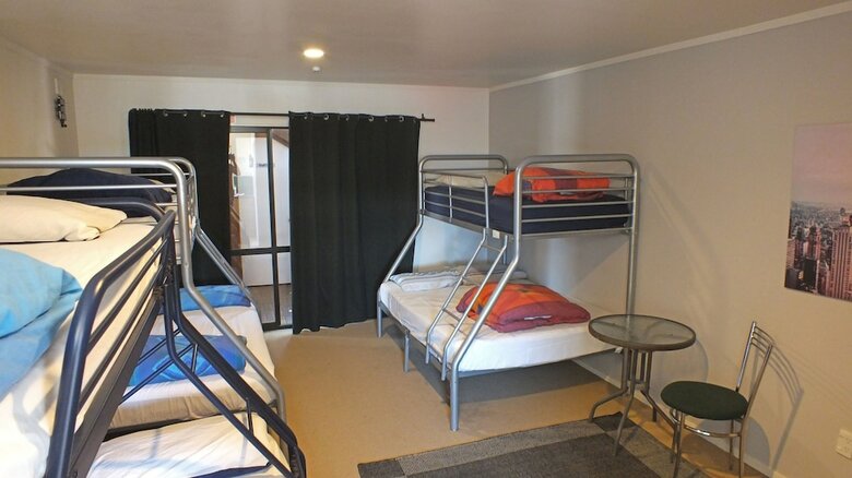 Hostal Bay Adventurer