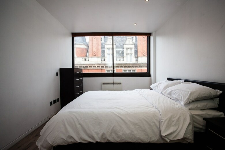 2 Bedroom Apartment Overlooking Oxford Street