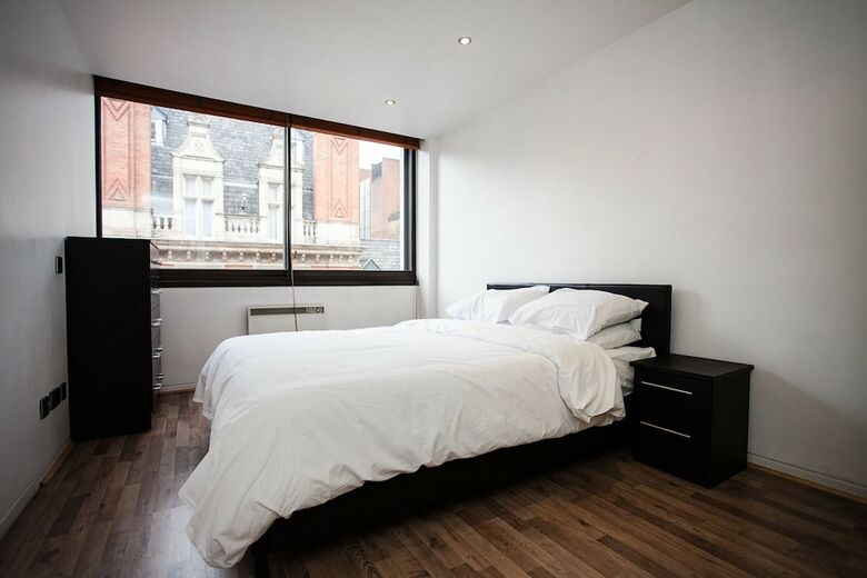 2 Bedroom Apartment Overlooking Oxford Street