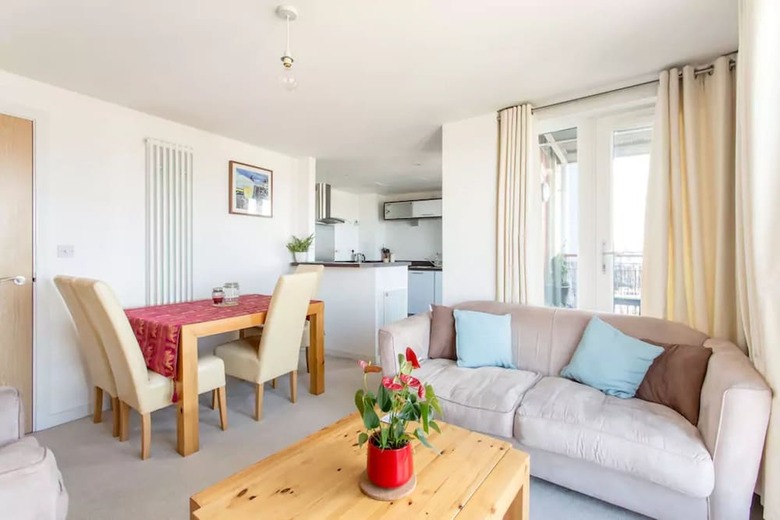 2 Bedroon Apartment With Balcony And Seaviews