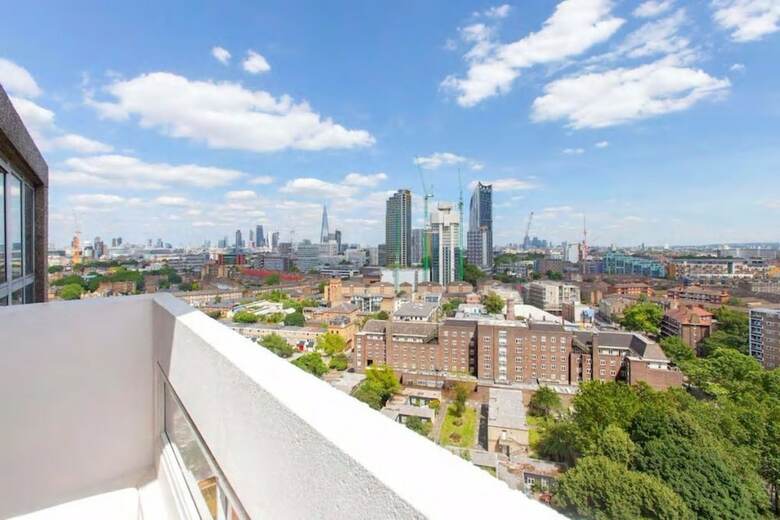 Central 2 Bedroom Apartment With Amazing Views