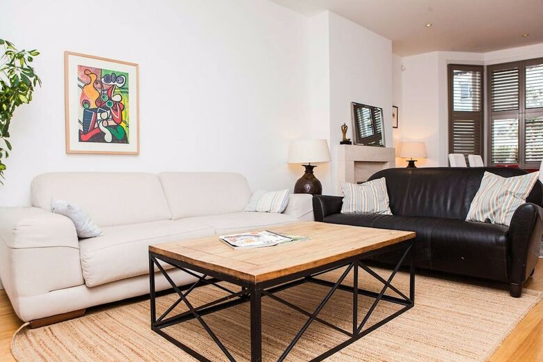 4 Bedroom Home In Sands End