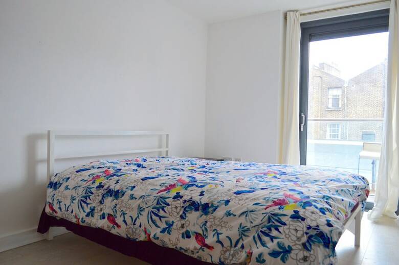 Modern 3 Bedroom Apartment On Dalston Square