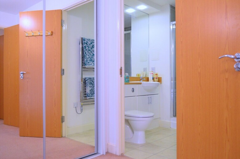 Modern 3 Bedroom Apartment On Dalston Square