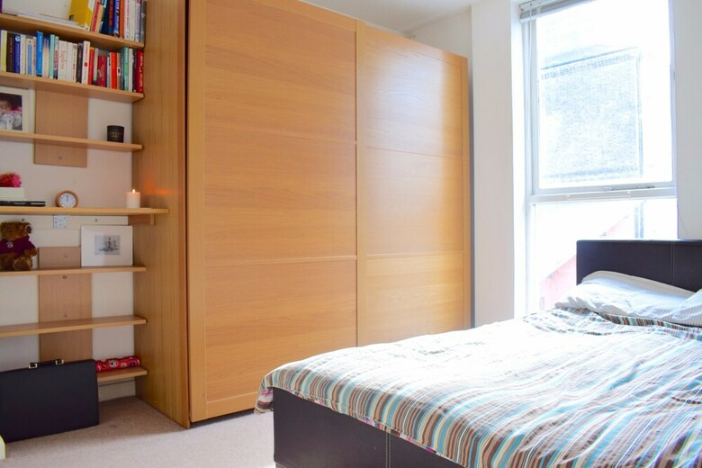 Modern 2 Bedroom Apartment Near Tower Hill
