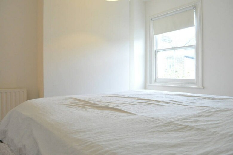 Bright 2 Bedroom Apartment In Battersea