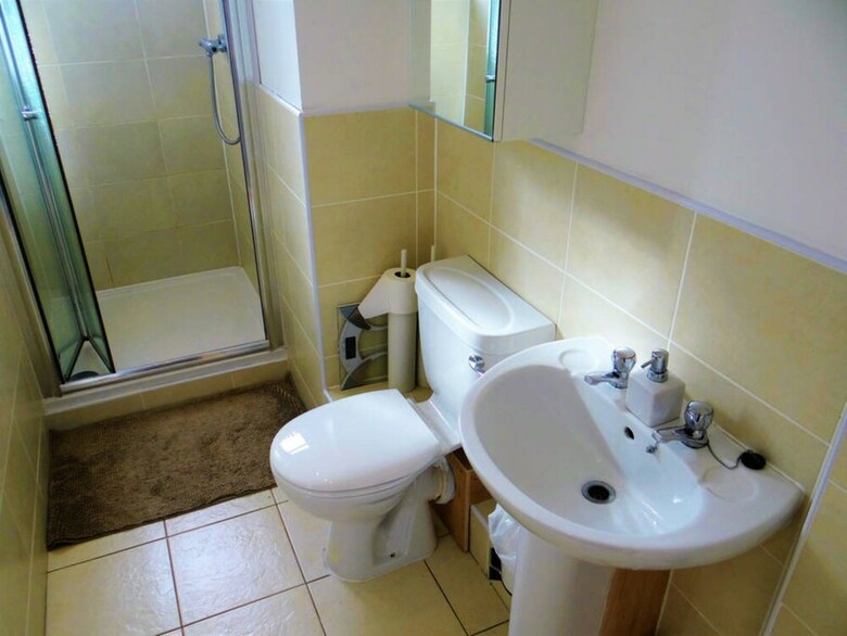 2 Bedroom Apartment In Edinburgh Sleeps 4