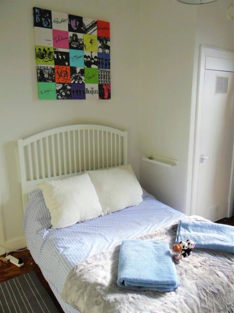 2 Bedroom Apartment In Edinburgh Sleeps 4
