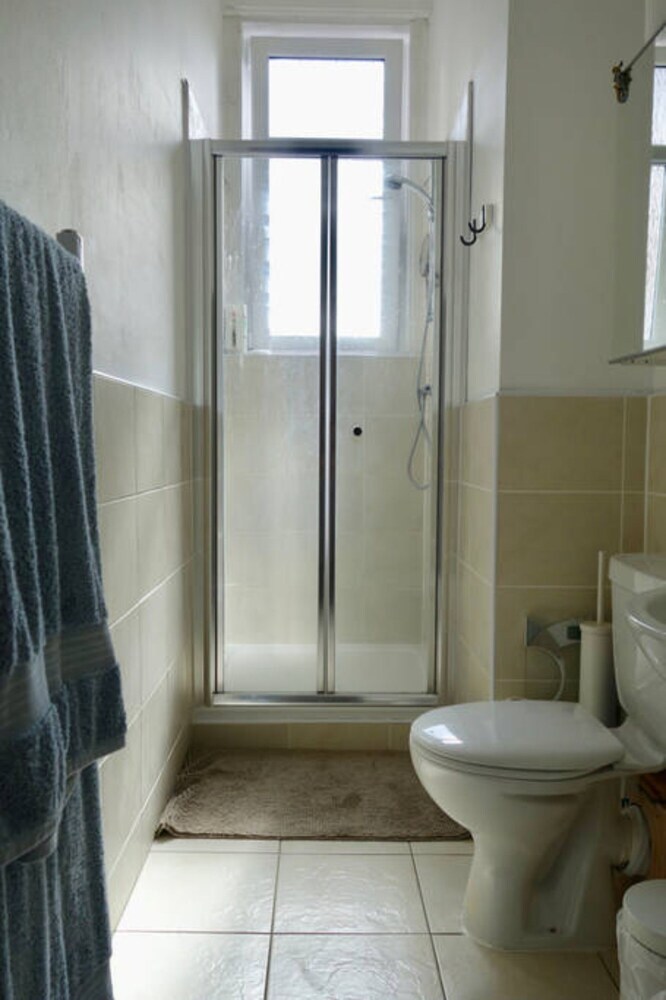 2 Bedroom Apartment In Edinburgh Sleeps 4