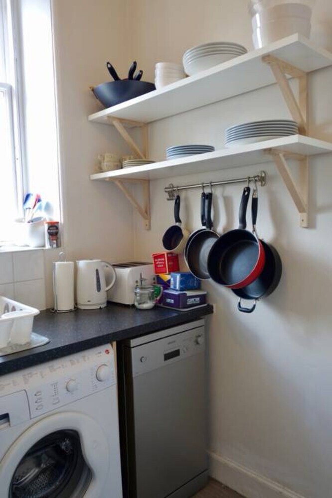 2 Bedroom Apartment In Edinburgh Sleeps 4