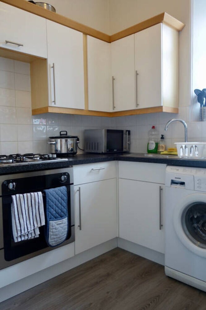 2 Bedroom Apartment In Edinburgh Sleeps 4
