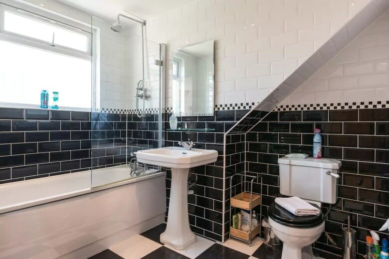 3 Bedroom House In Brighton With Garden