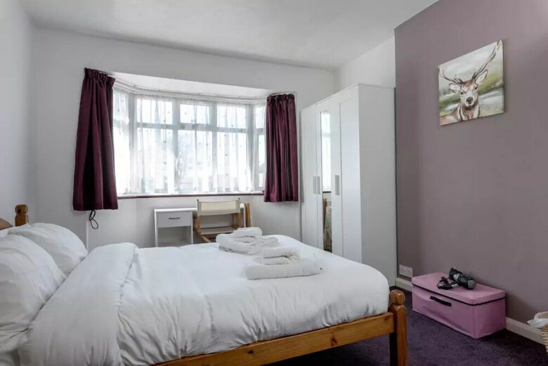 3 Bedroom House In Brighton With Garden