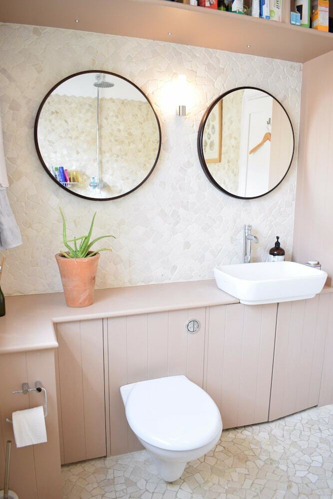 2 Bedroom Family Home In Hammersmith