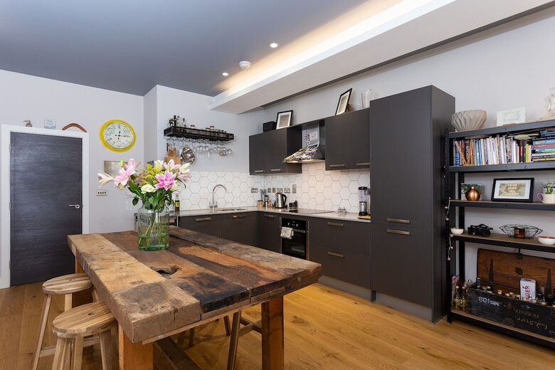 Apartamentos 1 Bedroom Converted Warehouse In Stoke Newington