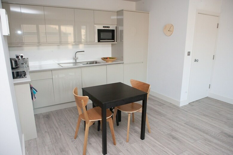 Modern 1 Bedroom Apartment In The City Centre