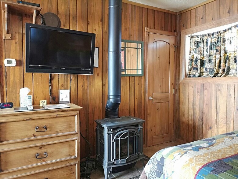 Motel Yellowstone Riverside Cottages