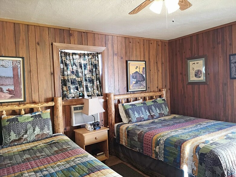 Motel Yellowstone Riverside Cottages