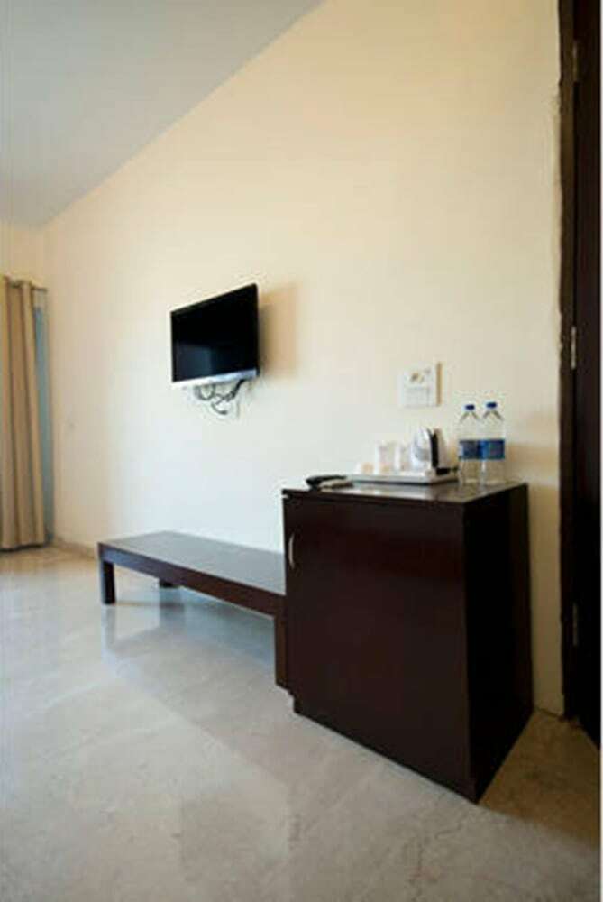 Hotel Green Earth - Sushant Lok