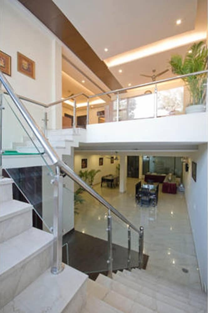 Hotel Green Earth - Sushant Lok