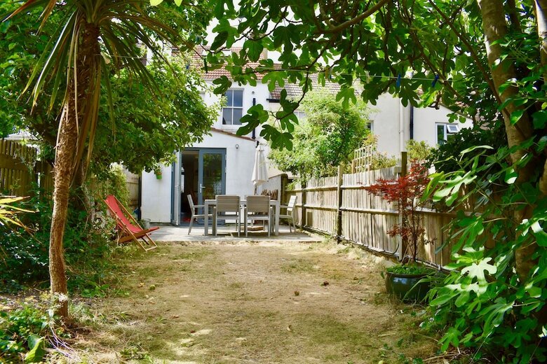 Spacious Family Home With Garden