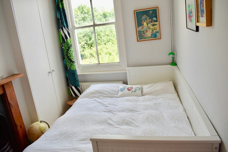 Spacious Family Home With Garden