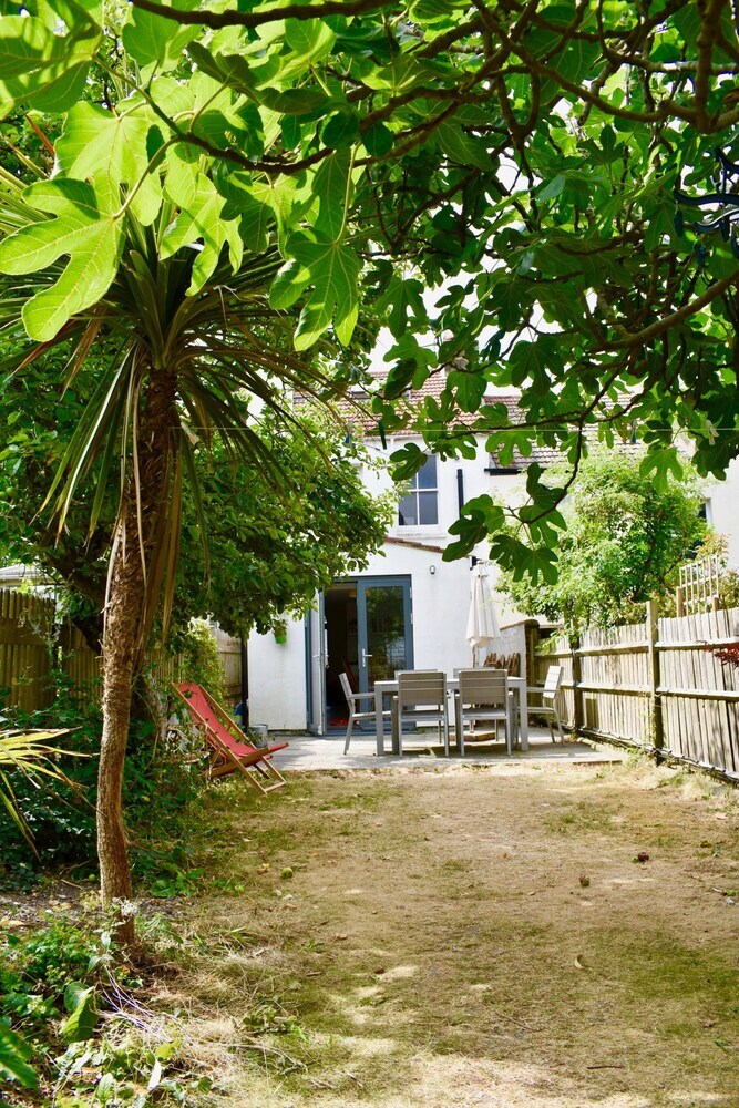 Spacious Family Home With Garden