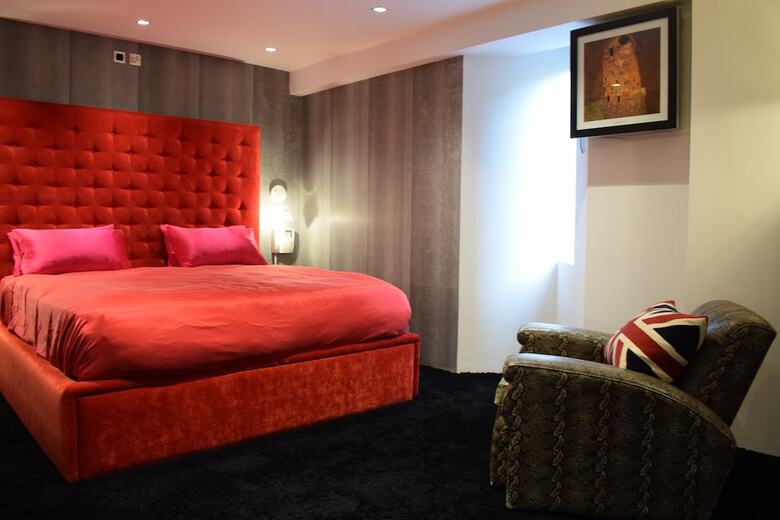 Modern 3 Bedroom Apartment In Soho