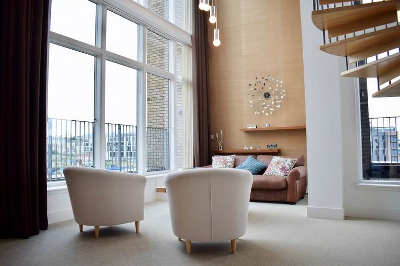 Apartamentos 2 Bedroom Penthouse With Balcony And Castle Views