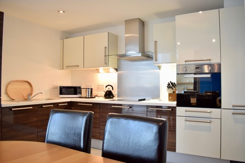 Apartamentos 2 Bedroom Penthouse With Balcony And Castle Views
