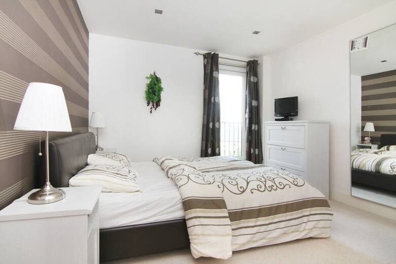 Apartamentos 2 Bedroom Penthouse With Balcony And Castle Views