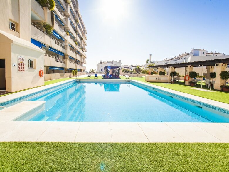 Apartamentos Puerto Ban�s Sea Front