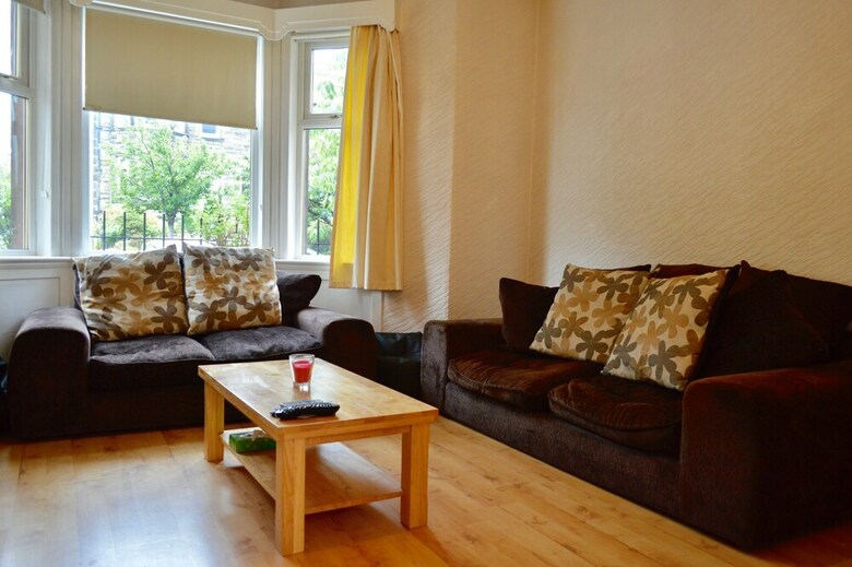 2 Bedroom Apartment In Blackford