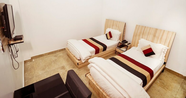 Hotel Crossroad